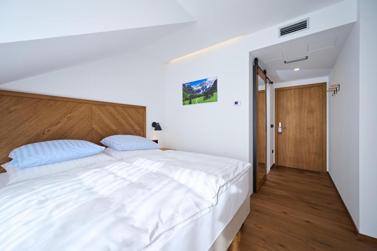 Hotel Hisa Ancka, Sencur - 3 Min To The Airport Esterno foto