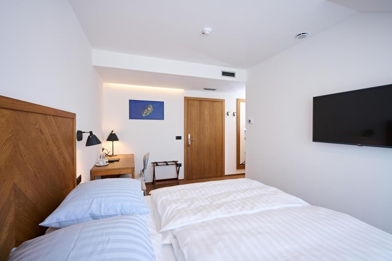 Hotel Hisa Ancka, Sencur - 3 Min To The Airport Esterno foto