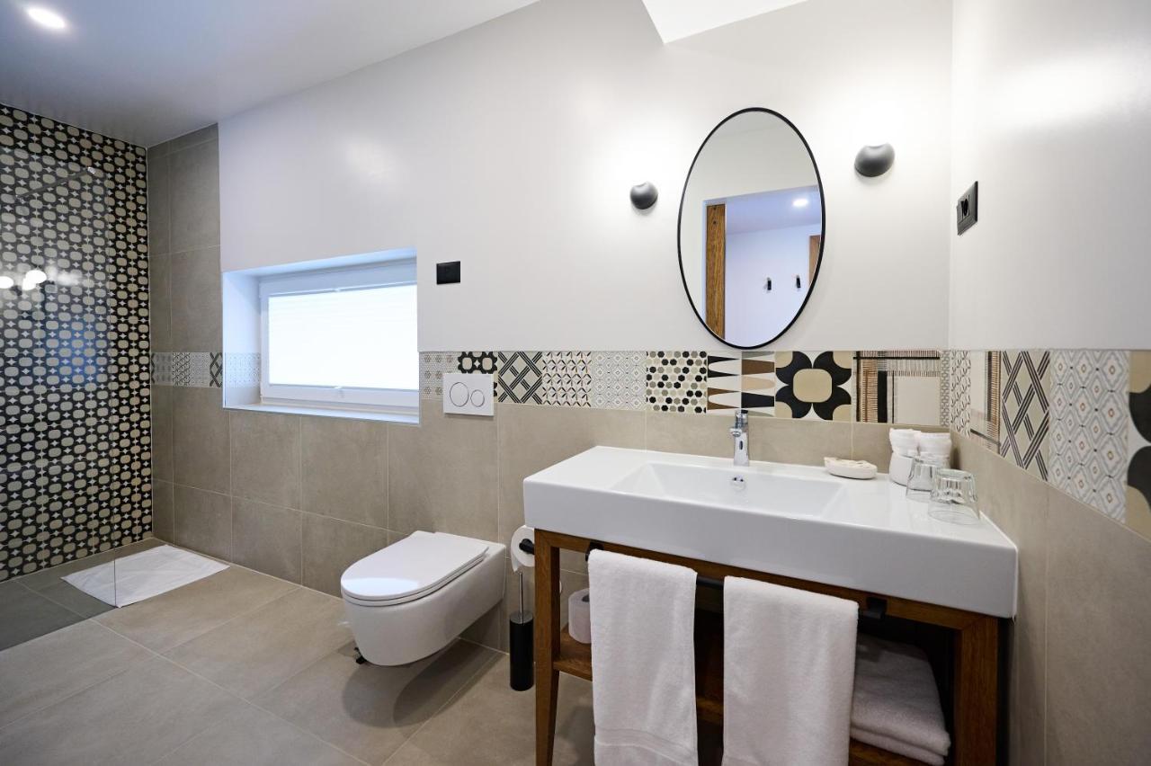 Hotel Hisa Ancka, Sencur - 3 Min To The Airport Esterno foto