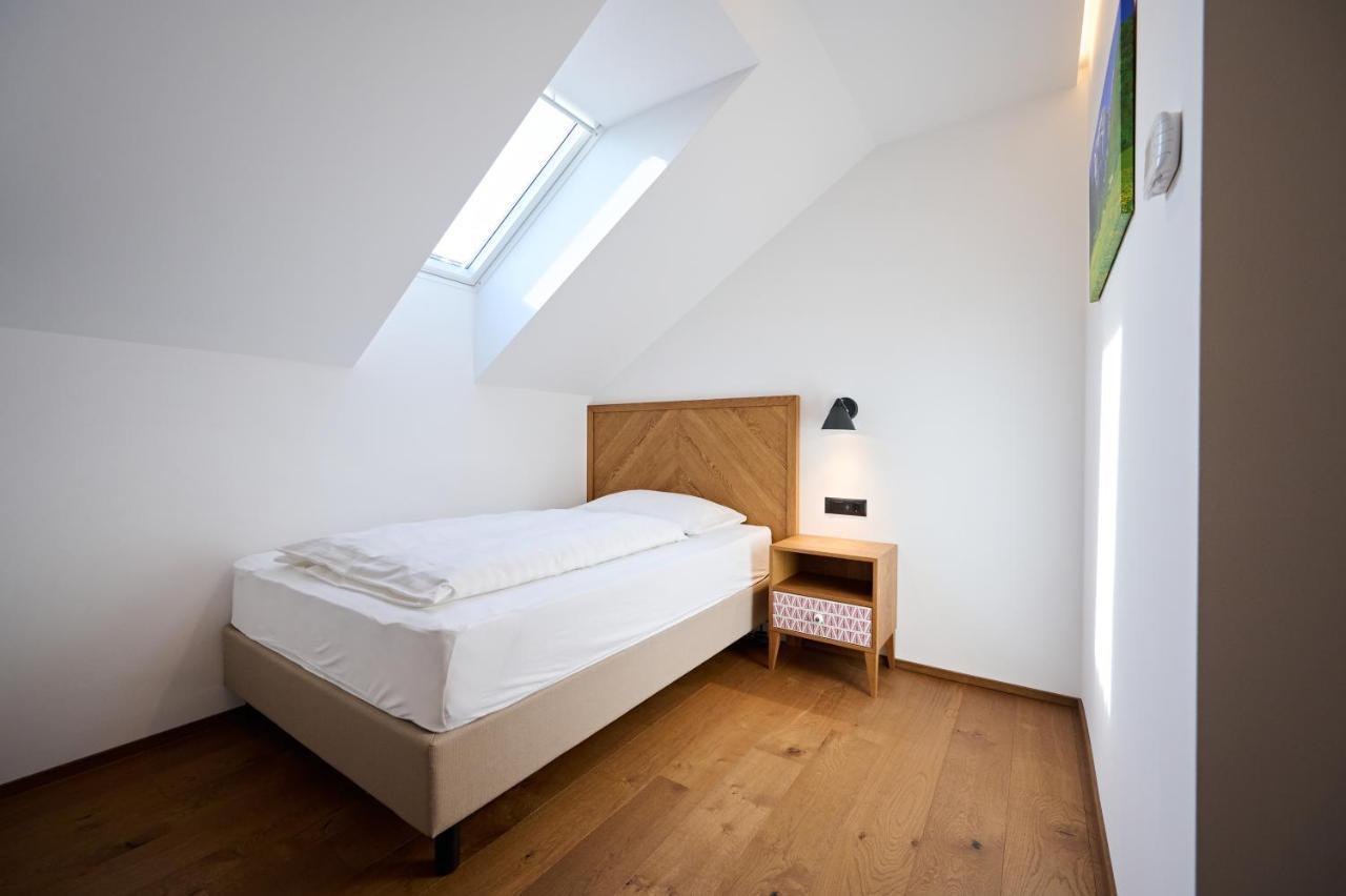 Hotel Hisa Ancka, Sencur - 3 Min To The Airport Esterno foto