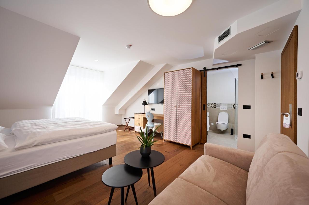 Hotel Hisa Ancka, Sencur - 3 Min To The Airport Esterno foto